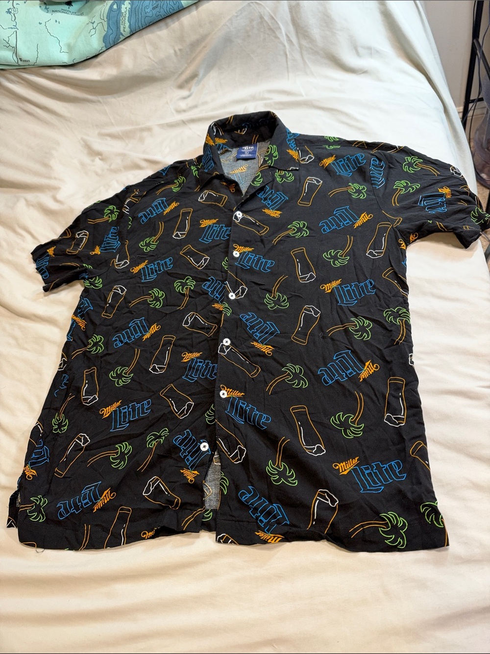 Casual Black Short-Sleeve Button-Down Shirt with Tropical Print